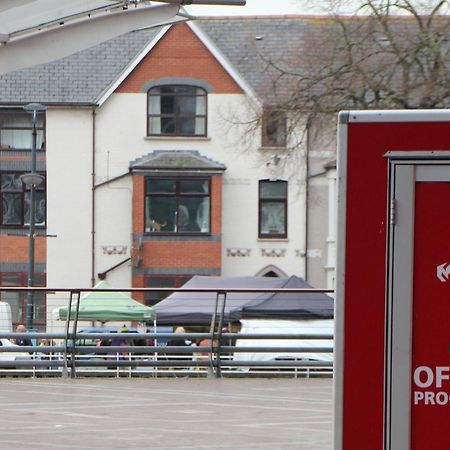 1 Fitzhamon Embankment Apartments Opposite Principality Stadium - Long Stay Offer Кардиф Екстериор снимка