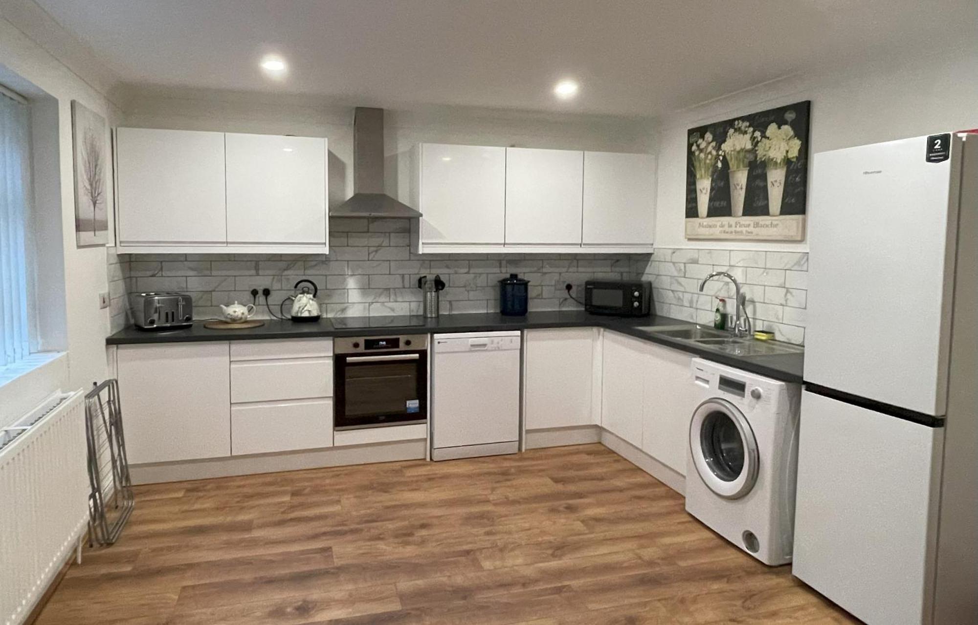 1 Fitzhamon Embankment Apartments Opposite Principality Stadium - Long Stay Offer Кардиф Екстериор снимка