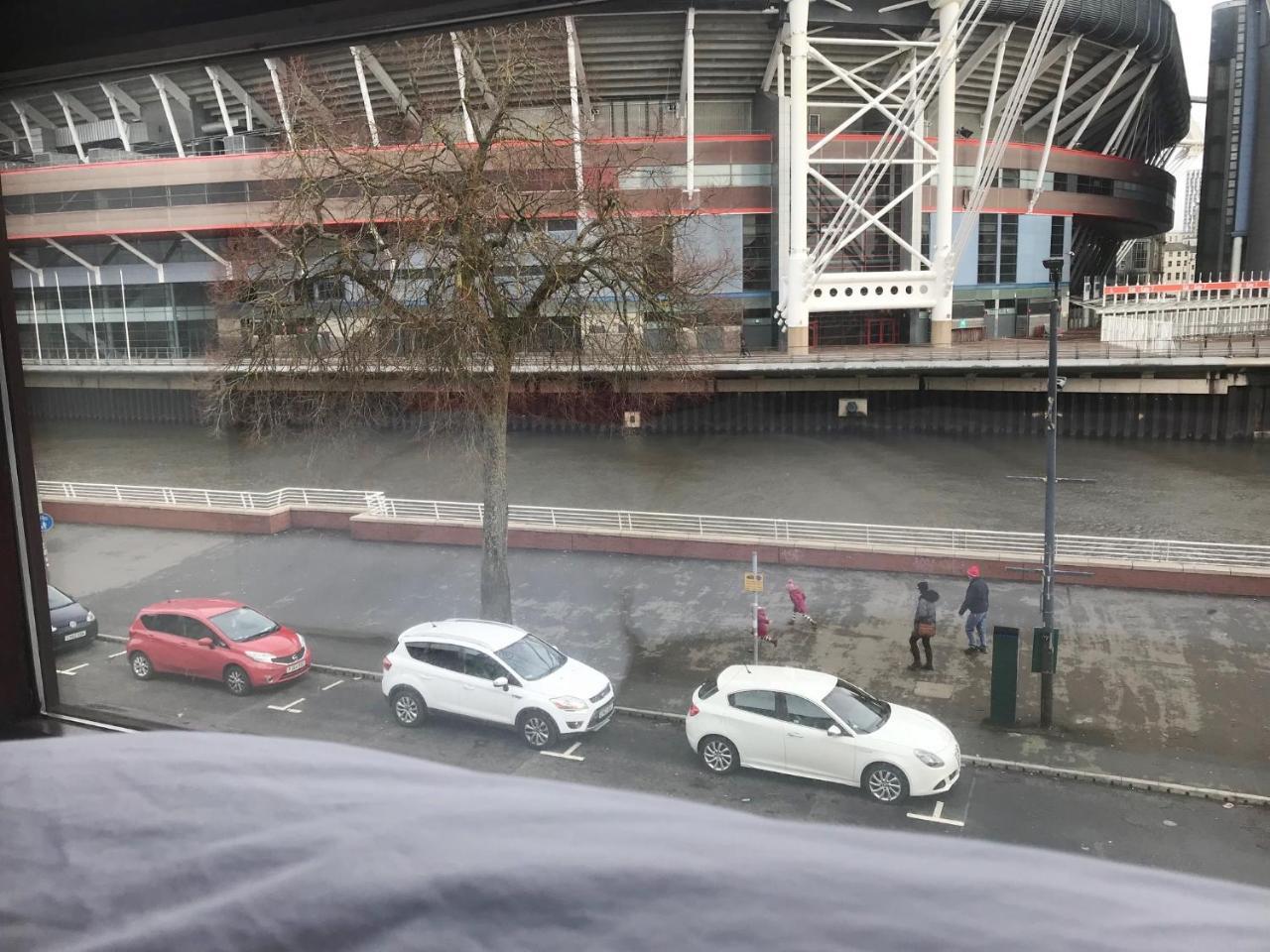 1 Fitzhamon Embankment Apartments Opposite Principality Stadium - Long Stay Offer Кардиф Екстериор снимка